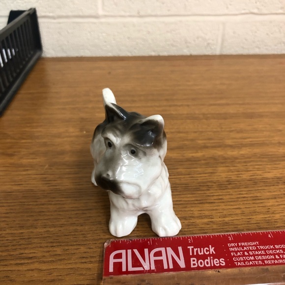 Vintage terrier figurine, made in Japan - Picture 2 of 6